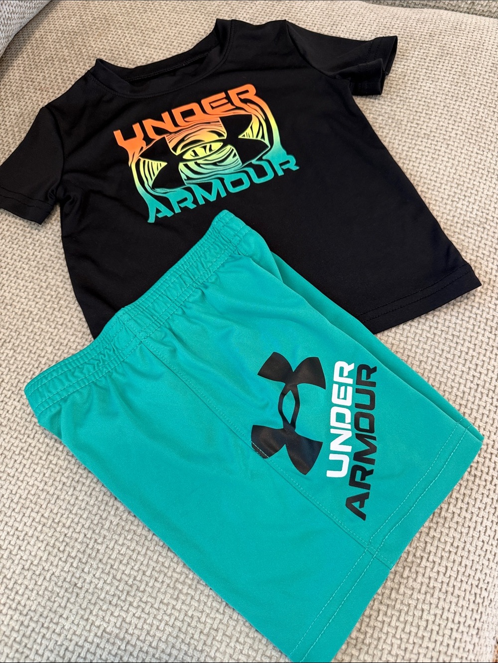 Boys Under Armour Set Size 2T EUC!